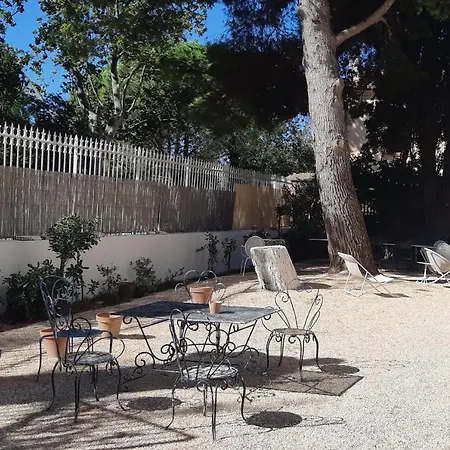 Palegry D'hotes לינה וארוחת בוקר