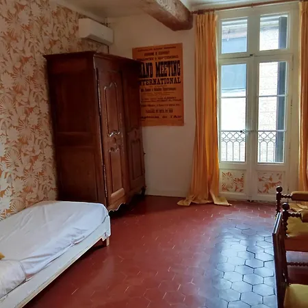 לינה וארוחת בוקר Palegry D'hotes 3*