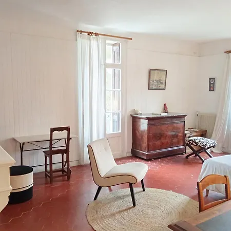 לינה וארוחת בוקר Palegry D'hotes 3*